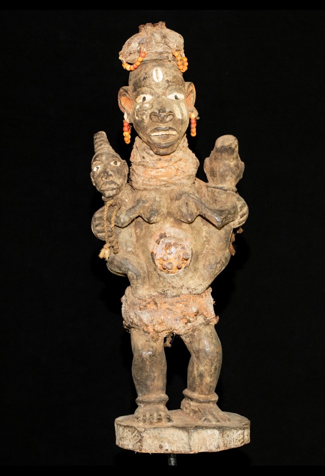 Statue maternité fétiche Yorouba Nigéria Statue maternité fétiche Yorouba Nigéria
