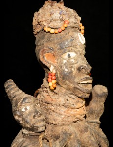 Statue maternité fétiche Yorouba Nigéria