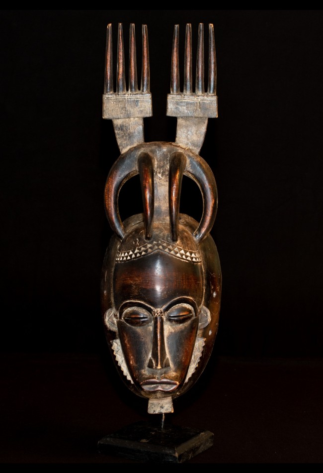 Masque Baoulé aux 2 peignes Côte d'Ivoire Masque Baoulé aux 2 peignes Côte d'Ivoire