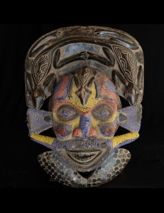 Spectaculaire masque Bamiliké perlé Cameroun