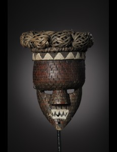 Splendide masque mukinka Salampasu RDC
