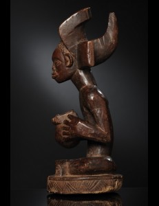 Splendide statue Roi Tshokwe Angola
