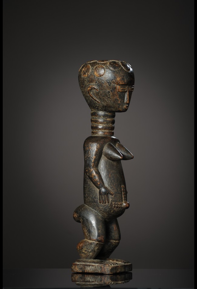 Statue féminine de fertilité Attié Côte d'Ivoire Statue féminine de fertilité Attié Côte d'Ivoire