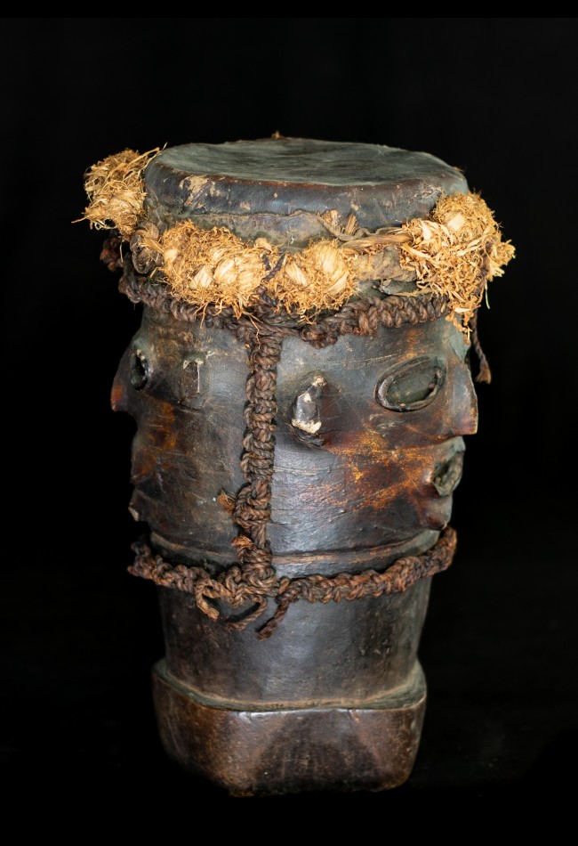 Tam Tam ancien - Baoule - Côte d'Ivoire Tam Tam ancien - Baoule - Côte d'Ivoire