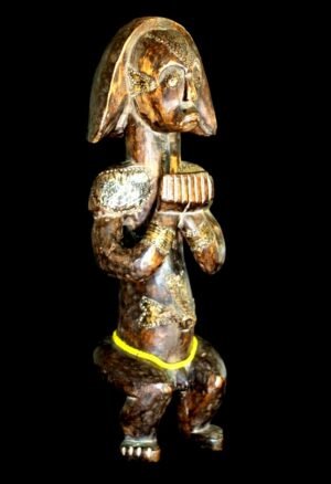 Découvrez cette Figure de reliquaire Fang Biéry du Gabon, une sculpture ancienne remarquable pour les collectionneurs et amateurs d’art africain.