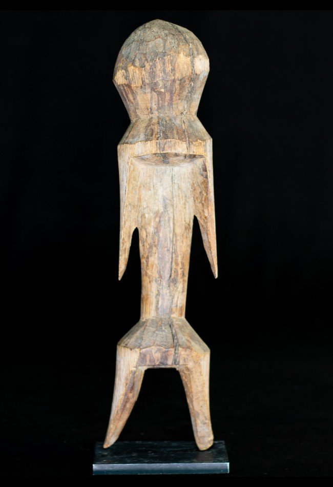 Découvrez notre sélection de statues et statuettes africaines : Tchitcheri Moba, sculptures anciennes et pièces uniques du Togo pour collectionneurs et amateurs d’art africain.