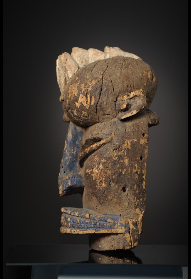 Ancien masque Dogon Mali exceptionnel, avec patine ancienne et traces de polychromie. Une pièce historique dédiée aux collectionneurs d’art africain et aux amateurs d’objets Dogon.