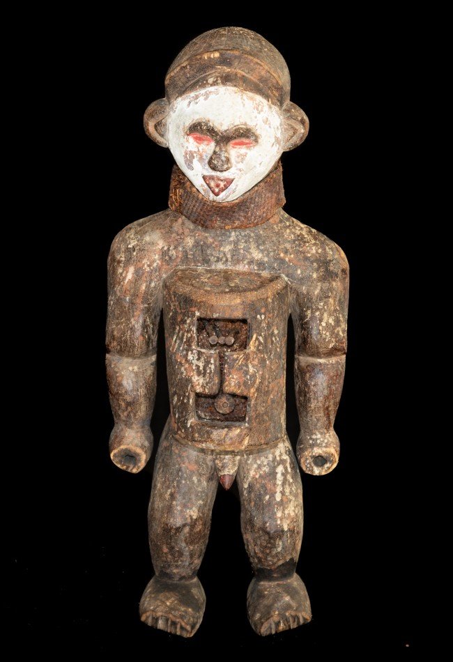 Découvrez notre sélection d'objets d'art Pounou ou Punu du Gabon : masques, reliquaires, statues et objets rituels anciens destinés aux collectionneurs et passionnés d'art africain authentique.