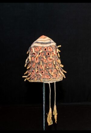 Découvrez notre sélection d'objets d'art Kuba : masques anciens, coiffes, sculptures et pièces ethnographiques authentiques provenant de République démocratique du Congo.