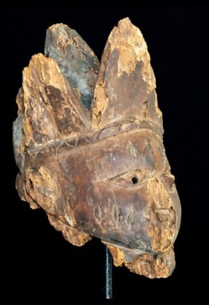 Découvrez notre sélection de masques Yoruba anciens du Nigeria, destinés aux collectionneurs et amateurs d’art africain. Des pièces anciennes et singulières, sélectionnées pour leur intérêt culturel, esthétique et ethnographique.