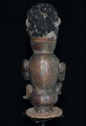 Découvrez une sélection d'objets d'art Ekoi et Ejagham du Nigéria : cimiers, masques, sculptures et pièces ethnographiques anciennes destinées aux collectionneurs et passionnés d'art africain traditionnel.