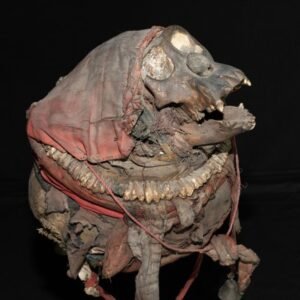 Découvrez notre sélection d’**art africain Bulu/Boulou**, réunissant cimiers, objets rituels et pièces anciennes provenant des traditions d’Afrique centrale. Ces œuvres s’adressent aux collectionneurs et amateurs à la recherche de pièces authentiques, historiques et remarquables du patrimoine africain.