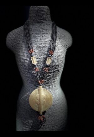 Colliers et perles d’art africain : découvrez une sélection de bijoux ethniques africains, perles et pièces recherchées par les collectionneurs et amateurs d’art africain.