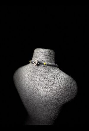 Découvrez notre sélection de **colliers et perles africains**, destinée aux collectionneurs et amateurs d’art africain. Ces objets traditionnels apportent une dimension culturelle et authentique à toute collection consacrée aux arts et au patrimoine du continent africain.