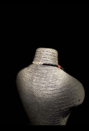 Découvrez notre sélection de colliers ethniques africains, perles et bijoux inspirés des traditions et savoir-faire du continent. Des pièces recherchées par les collectionneurs et amateurs d’art africain.