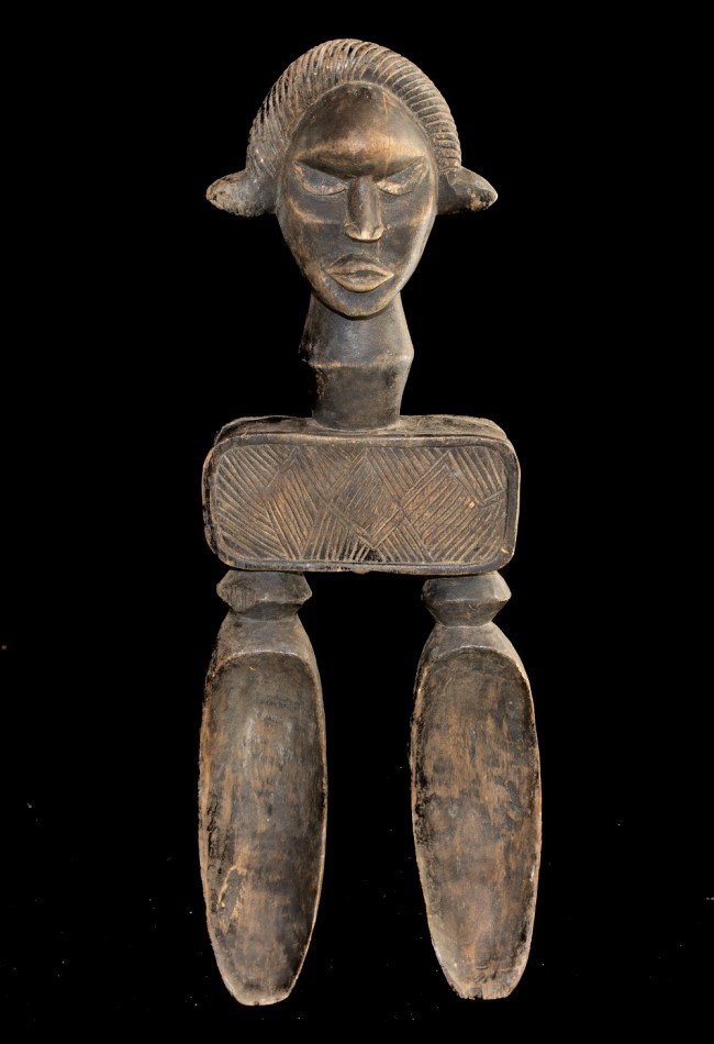 Découvrez nos objets usuels Dan de Côte d’Ivoire, pièces anciennes et objets d’art africain recherchés par les collectionneurs et amateurs d’ethnographie.