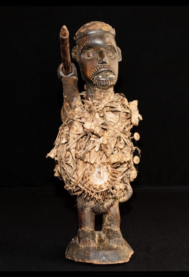 Découvrez notre sélection d’objets fétichistes et sculptures rituelles d’Afrique. Des pièces anciennes et authentiques destinées aux collectionneurs et passionnés d’art africain.