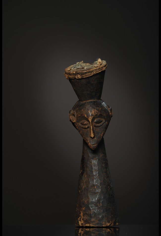 gardien-de-lit-janiforme-toma-liberia (2) Découvrez ce gardien de lit Toma du Libéria, rare objet d’art africain en bois, destiné aux collectionneurs et amateurs de masques, reliques et objets anciens.