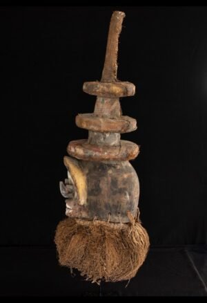 Découvrez notre sélection de **masques Yaka RDC**, pièces emblématiques de l’art africain traditionnel. Sculptures, masques anciens et objets de collection de République démocratique du Congo s’adressent aux amateurs, collectionneurs et passionnés d’art africain.