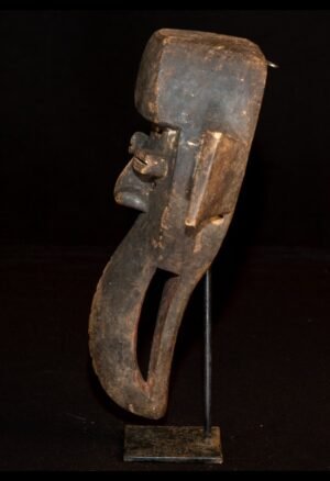 **Masques anciens d’Afrique** : découvrez une sélection de masques Dan, Baoulé, Dogon et autres pièces d’art africain destinées aux collectionneurs et amateurs de patrimoine. Chaque **masque africain ancien** témoigne d’un savoir-faire, d’une tradition et d’une histoire culturelle unique.