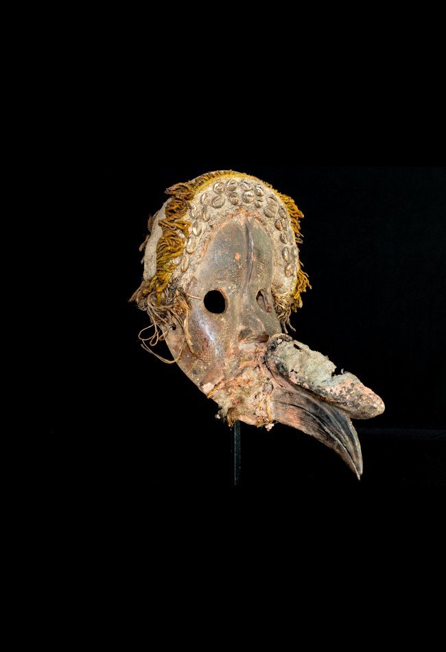 Collection de masques africains anciens Dan, Mahou et autres traditions d’Afrique de l’Ouest, sélectionnés pour les collectionneurs et amateurs d’art africain.