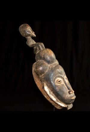 Découvrez notre sélection de masques africains Baoulé de Côte d’Ivoire : pièces de collection, objets d’art africain et sculptures témoignant de la richesse de la tradition Baoulé.