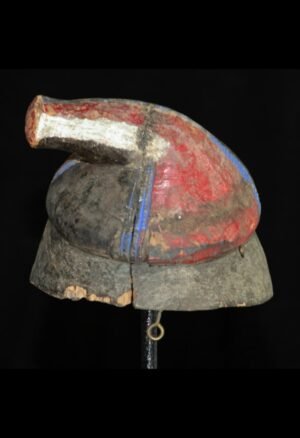 Découvrez notre sélection de masques africains anciens, objets d'art et pièces ethnographiques authentiques destinés aux collectionneurs et passionnés d'art africain.