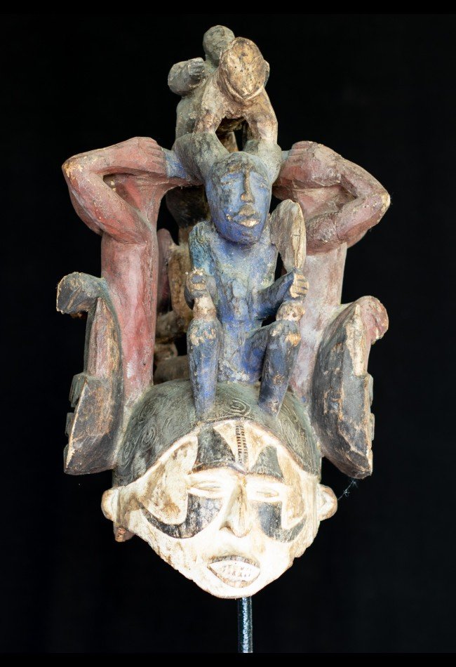 masque-autel-gelede-yoruba-nigeria (1) Découvrez notre sélection de masques et objets d'art Yoruba : pièces authentiques, sculptures anciennes et objets de collection issus du patrimoine artistique d'Afrique de l'Ouest. Une collection dédiée aux amateurs d'art africain, collectionneurs et passionnés d'objets rares.