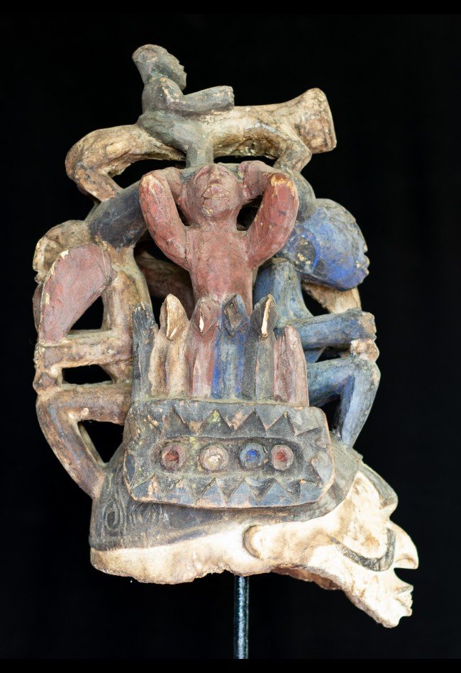 masque-autel-gelede-yoruba-nigeria Découvrez notre sélection de masques et objets d'art Yoruba : pièces authentiques, sculptures anciennes et objets de collection issus du patrimoine artistique d'Afrique de l'Ouest. Une collection dédiée aux amateurs d'art africain, collectionneurs et passionnés d'objets rares.