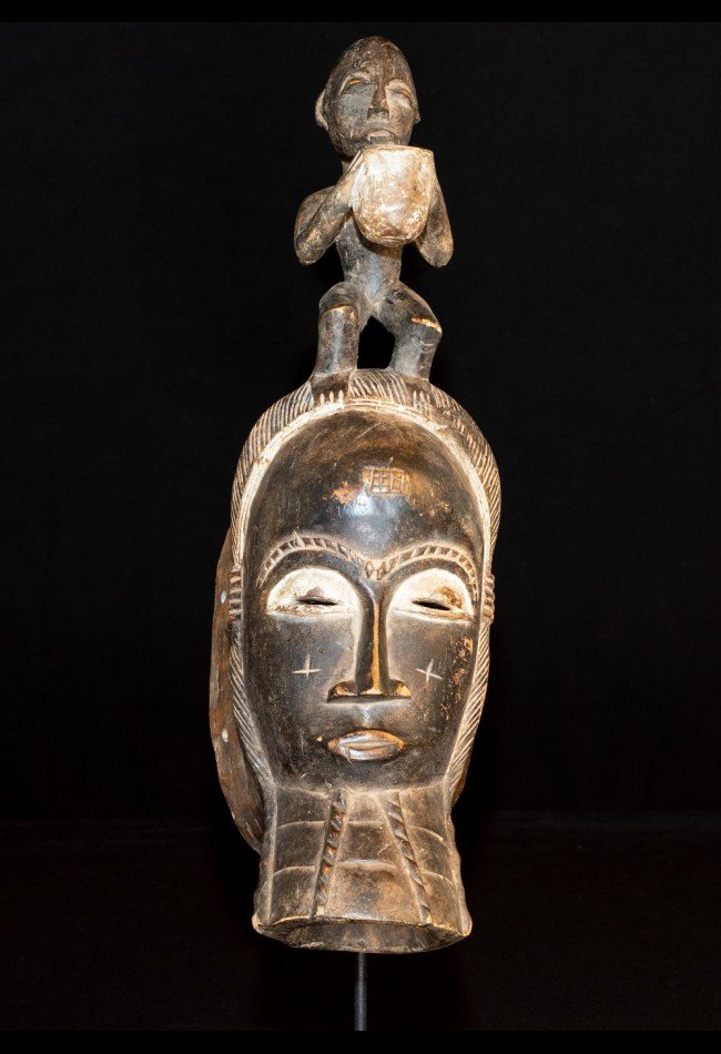 Découvrez notre sélection de masques Baoulé de Côte d’Ivoire, pièces anciennes d’art africain recherchées par les collectionneurs et amateurs d’objets ethnographiques.