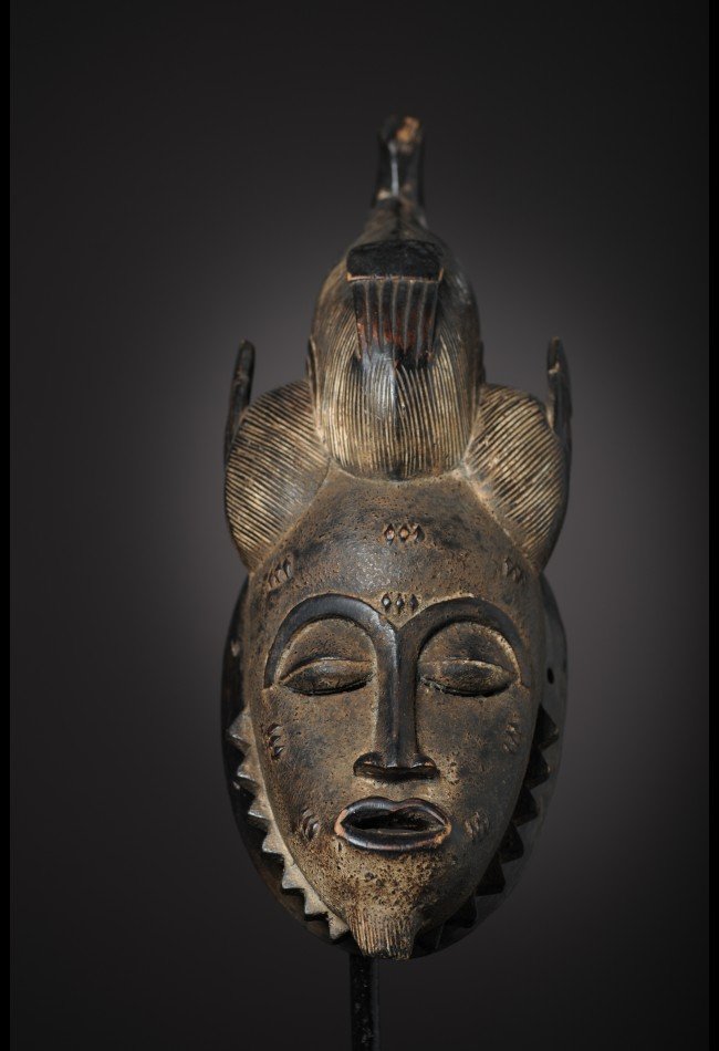 Masques Baoulé anciens de Côte d’Ivoire pour collectionneurs et amateurs d’art africain. Découvrez des pièces uniques, chargées d’histoire et de savoir-faire traditionnel.