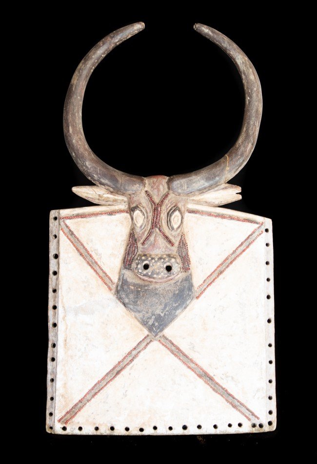 Masques Baoulé de Côte d’Ivoire : découvrez une sélection de pièces d’art africain, dont des masques liés au Goli, recherchés par les collectionneurs et amateurs d’art tribal.