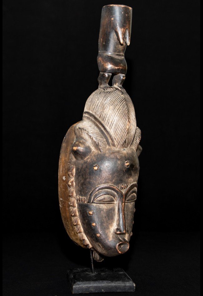 masque-baoule-kple-kple-cote-divoire (2) Masque Kpan Goli Baoulé de Côte d’Ivoire, remarquable pièce d’art africain destinée aux collectionneurs et amateurs de masques traditionnels. Une sculpture associée au Goli, avec une provenance historique liée à la région de Bouaké.