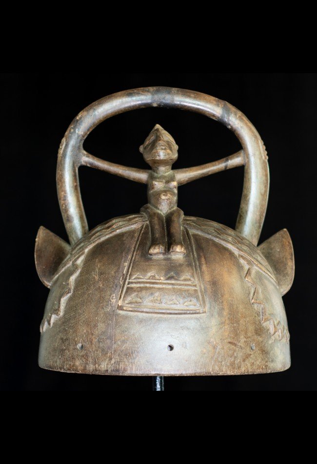 Masque casque Sénoufo ancien de Côte d'Ivoire, lié aux traditions initiatiques du Poro. Pièce d'art africain authentique, collectée à Korhogo en 1958, idéale pour collectionneurs et amateurs d'arts premiers.