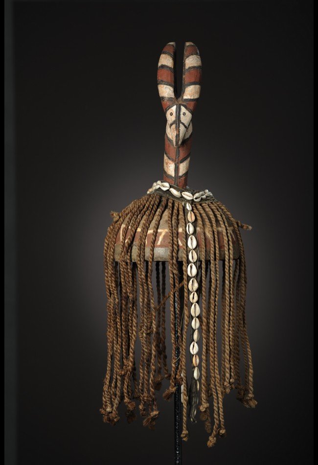**Masques anciens d’Afrique** : découvrez une sélection de pièces de collection provenant de différentes traditions africaines. Masques Bobo, Dogon, Baoulé, Fang, Bamoun et autres œuvres anciennes s’adressent aux collectionneurs et amateurs d’art africain, d’objets ethnographiques et de patrimoine culturel. Chaque pièce est sélectionnée pour son caractère, son histoire et son intérêt artistique.