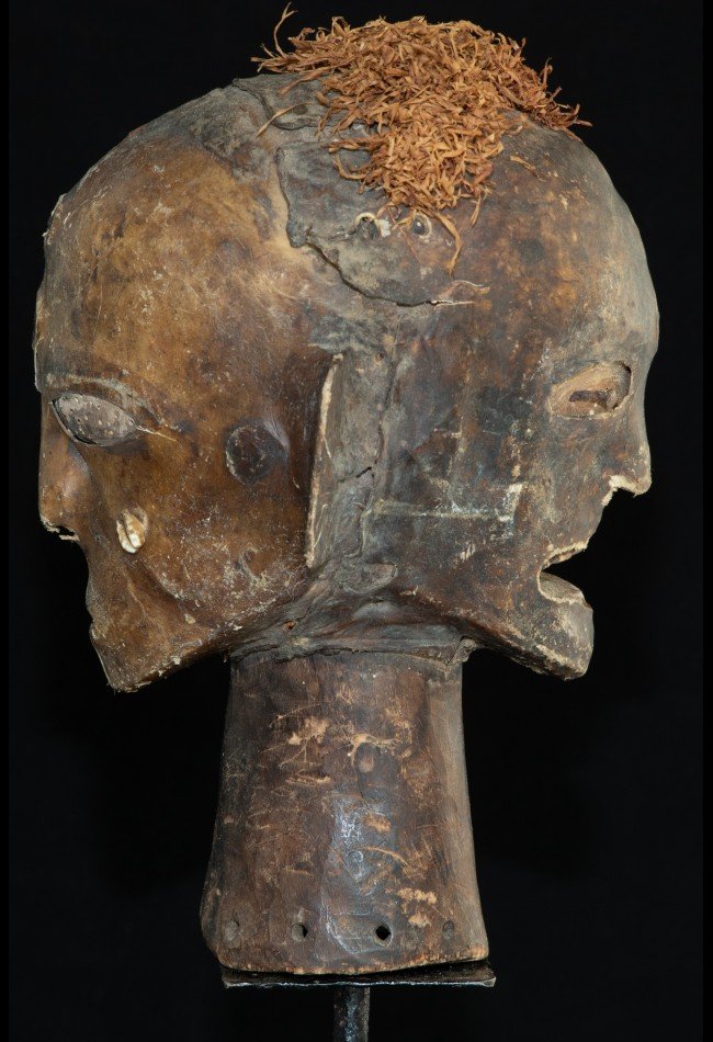 Découvrez notre sélection d'objets d'art Ekoï et Ejagham du Nigéria : masques, cimiers et sculptures anciennes destinés aux collectionneurs d'art africain et d'objets ethnographiques.