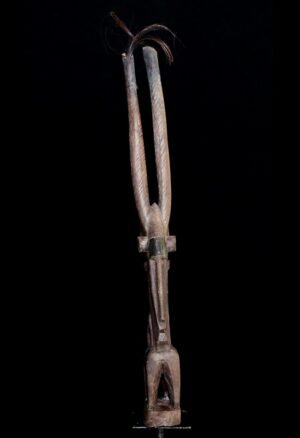 **Masques anciens d’Afrique** : découvrez une sélection de pièces africaines de collection, issues notamment des traditions Bambara, Baoulé, Dan, Yoruba et d’autres cultures d’Afrique de l’Ouest. Chaque masque témoigne d’un savoir-faire, d’une histoire et d’un univers artistique singulier, pour les collectionneurs et amateurs d’art africain.