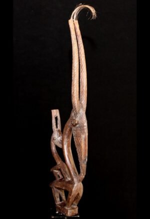 Découvrez ce masque cimier Tyi Wara Bambara du Mali, pièce d’art africain liée aux traditions agraires, destinée aux collectionneurs et amateurs de masques anciens.