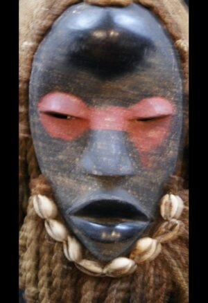 Découvrez notre sélection de **masques anciens d’Afrique**, destinée aux collectionneurs et passionnés d’art africain. Masques Dan, Baoulé, Dogon, Yoruba, Fang et autres pièces traditionnelles témoignent de la richesse des cultures et savoir-faire du continent. Chaque objet est sélectionné pour son intérêt artistique, historique et ethnographique.