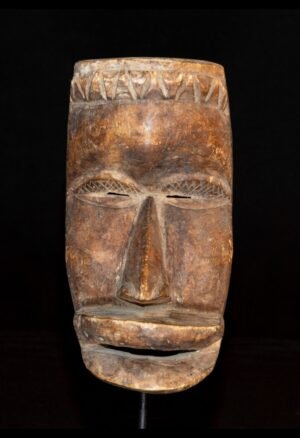 Masques africains de collection, pièces traditionnelles de Côte d’Ivoire et objets d’art africain destinés aux passionnés de patrimoine et de culture africaine.