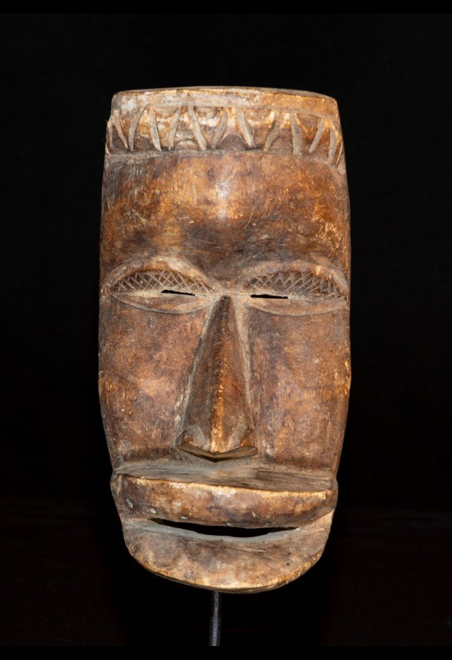 Masques africains de collection, pièces traditionnelles de Côte d’Ivoire et objets d’art africain destinés aux passionnés de patrimoine et de culture africaine.