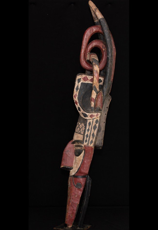 Découvrez ce masque de village Banda Baga Guinée en bois dur, collecté à Kamsar en 1952. Une grande pièce d’art africain ancien pour collectionneur.