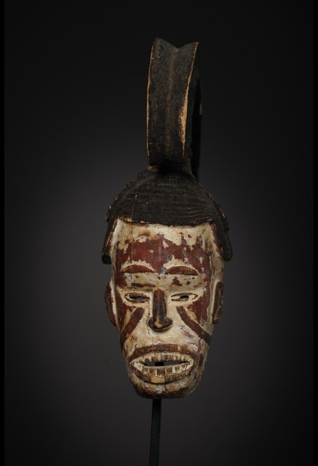 Découvrez notre sélection de masques Igbo du Nigéria, objets d’art africain et pièces anciennes destinées aux collectionneurs et amateurs de patrimoine culturel africain.
