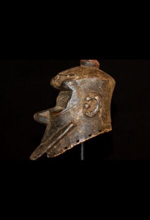Masques Kuba anciens de RDC : découvrez des pièces d’art africain recherchées par les collectionneurs et amateurs d’objets historiques, cérémoniels et patrimoniaux.