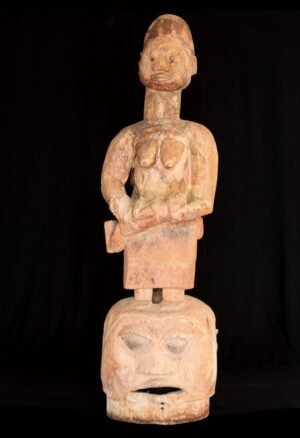 Découvrez notre sélection de masques Yoruba du Bénin, pièces d’art africain destinées aux collectionneurs et amateurs d’objets anciens, de sculptures et de patrimoine culturel africain.