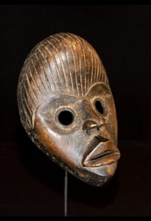 ### Masques Dan ou Yacouba de Côte d'Ivoire Découvrez notre sélection de **masques Dan de Côte d'Ivoire**, également appelés Yacouba. Masques anciens, masques passeport et sculptures traditionnelles témoignent de la richesse de l'art Dan et de son importance culturelle. Une sélection destinée aux **collectionneurs et amateurs d'art africain, d'antiquités et d'objets traditionnels**.