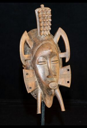 Masques Sénoufo de Côte d’Ivoire : découvrez une sélection d’objets d’art africain, de masques traditionnels et de pièces anciennes destinées aux collectionneurs et passionnés du patrimoine culturel africain.