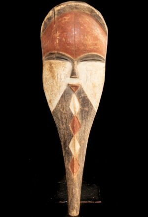 Découvrez notre sélection de masques anciens du Gabon, dont des pièces Tsogho et Vuvi recherchées par les collectionneurs et amateurs d’art africain.