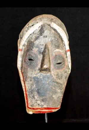 Découvrez notre sélection de **masques Dan de Côte d’Ivoire**, destinés aux collectionneurs et amateurs d’art africain. Masques anciens, pièces ethnographiques et objets de caractère témoignent de la richesse artistique et culturelle des populations Dan ou Yacouba. Chaque pièce offre une esthétique singulière pour enrichir une collection d’art africain ou un intérieur de caractère.