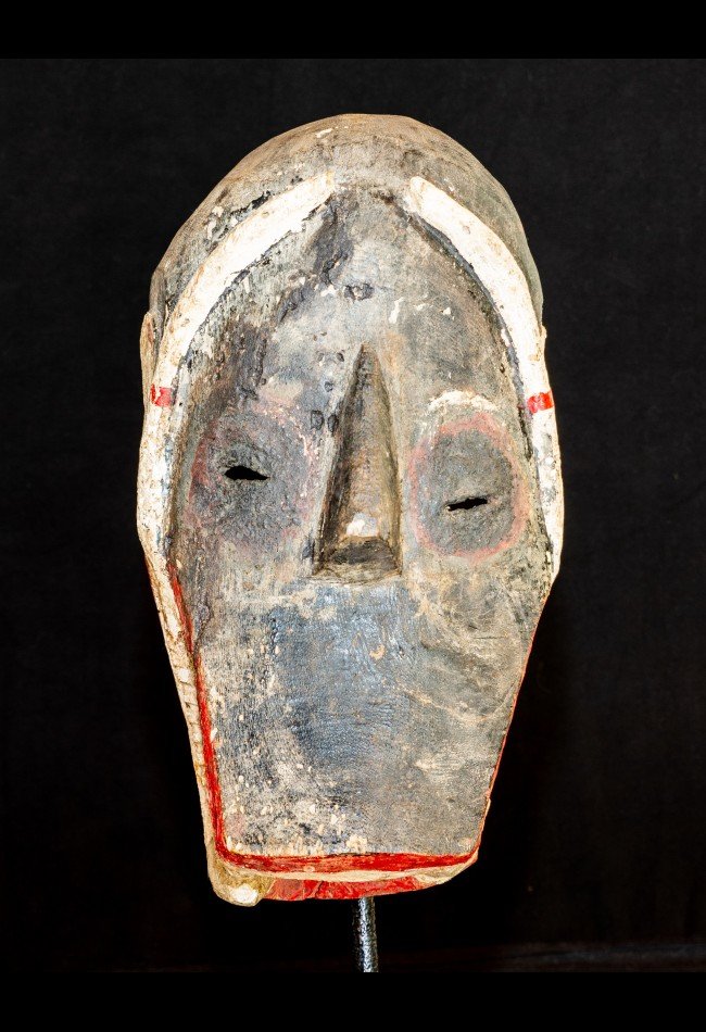 masque-zoo-anthropomorphe-dan-cote-divoire (2) Découvrez notre sélection de **masques Dan de Côte d’Ivoire**, destinés aux collectionneurs et amateurs d’art africain. Masques anciens, pièces ethnographiques et objets de caractère témoignent de la richesse artistique et culturelle des populations Dan ou Yacouba. Chaque pièce offre une esthétique singulière pour enrichir une collection d’art africain ou un intérieur de caractère.